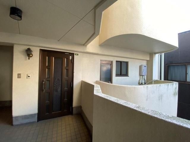2DK Apartment for Sale in Kure, Hiroshima - 50.01 sqm - Thumbnail 2