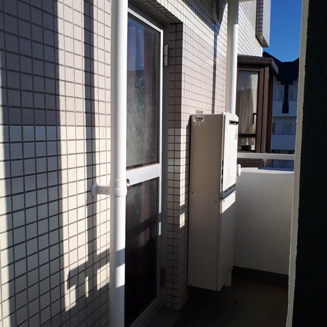 4LDK Apartment with Lofted Ceilings & Parking in Takatsuki - Thumbnail 4