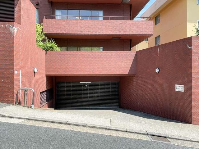 Vintage 2LDK Apartment in Akasaka, Tokyo - 2026 Renovation - Thumbnail 3