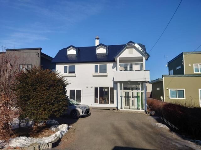 Renovated 4LDK House in Kushiro's High-Ground Area, Hokkaido - Thumbnail 2