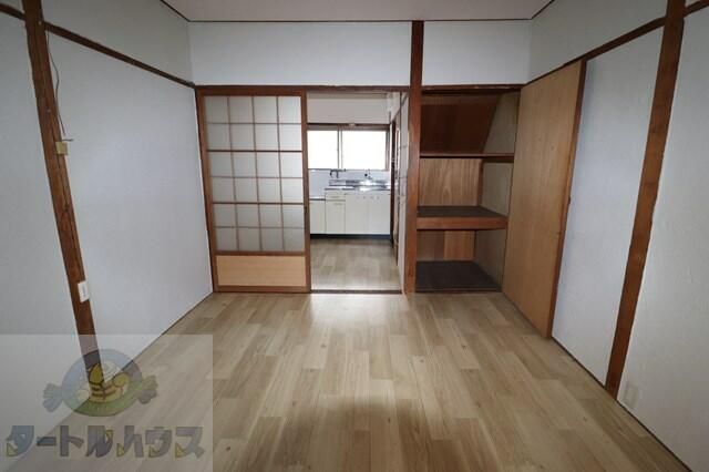 3DK Terrace House for Rent in Shijonawate, Osaka - No Deposit - Thumbnail 3