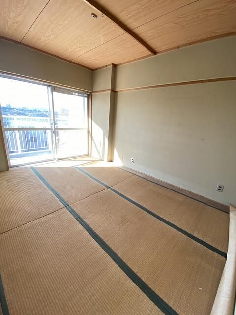 2DK Apartment for Sale in Sendai's Aoba Ward with Dual Balcony - Thumbnail 2
