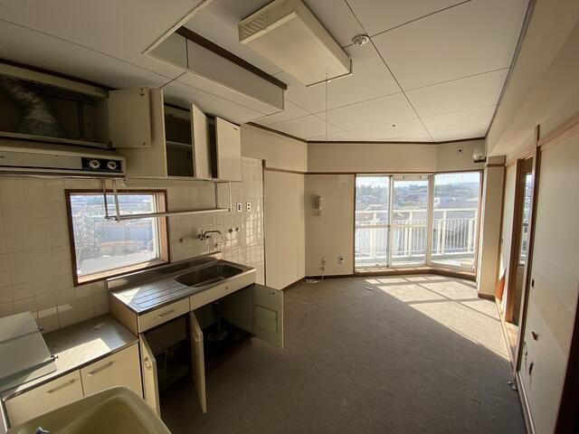 2DK Apartment for Sale in Sendai's Aoba Ward with Dual Balcony - Thumbnail 3