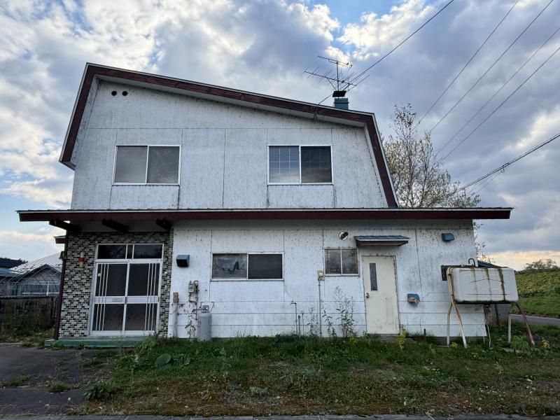 4LDK Wooden House for Sale in Yūbetsu Town, Hokkaido - Thumbnail 2