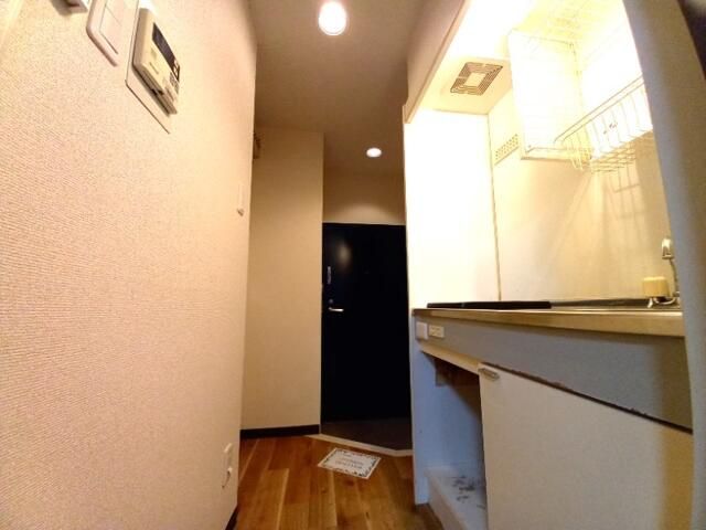 1K Apartment for Rent in Wakayama City with Free Internet - Thumbnail 3