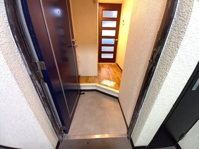 1K Apartment for Rent in Wakayama City with Free Internet - Thumbnail 2