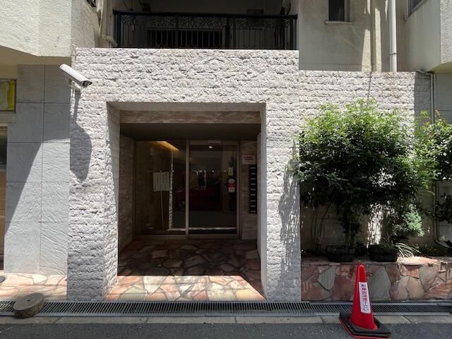 2DK Apartment for Sale near Imazato Station, Osaka - Thumbnail 2