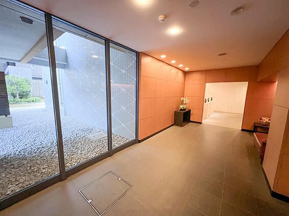 Renovated 1K Apartment for Sale in Meguro, Tokyo - Thumbnail 2