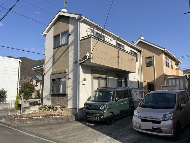 4LDK House for Sale in Yamakita, Kanagawa - 2010 Build, Corner Lot - Thumbnail 2
