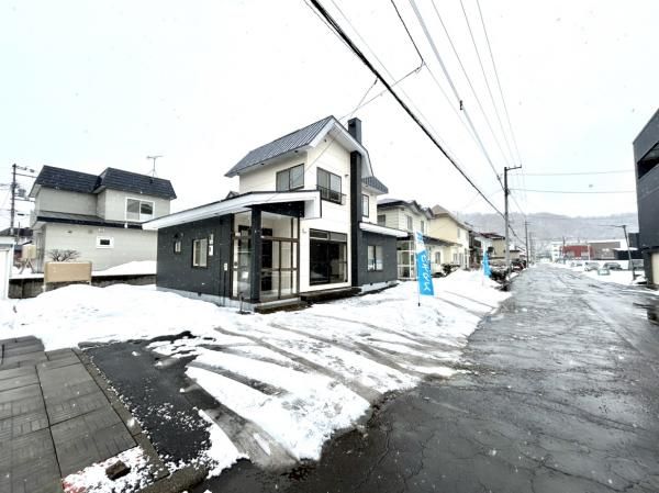 Renovated 4LDK House in Muroran, Hokkaido | 68.88 Tsubo Land - Thumbnail 2