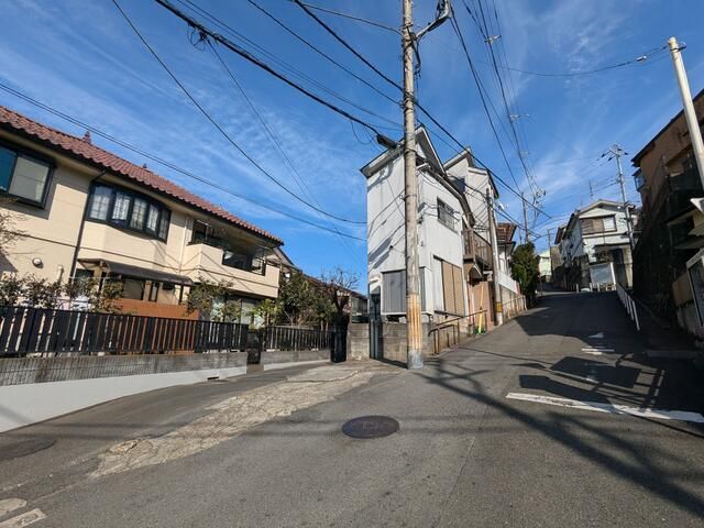 4DK Detached House for Sale in Hino, Tokyo - Thumbnail 2
