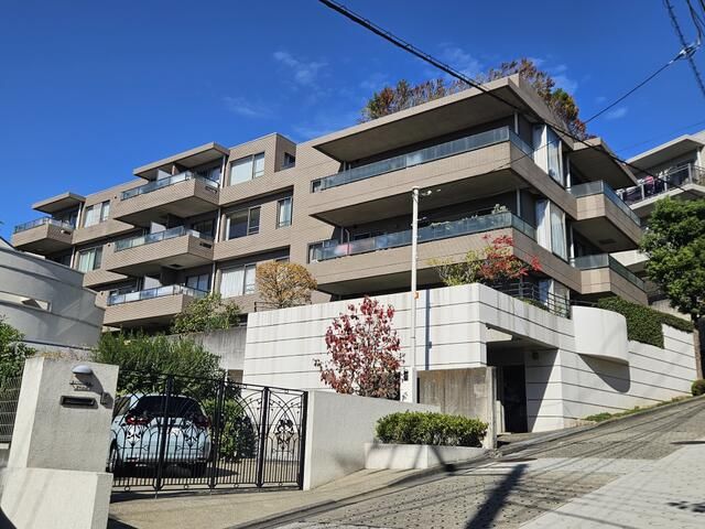 3LDK Apartment in Higashi-Yukigaya, Ota Ward, Tokyo for Sale - Thumbnail 2