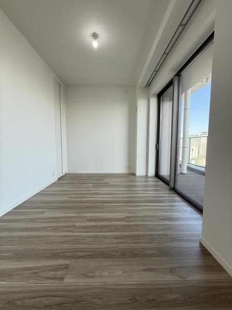 New 3LDK Apartment with Tokyo Bay Views in Harumi, Chuo Ward - Thumbnail 2