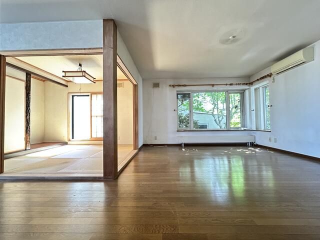 7SLDK Duplex House on 100 Tsubo Land in Sapporo's Nishi Ward - Thumbnail 3