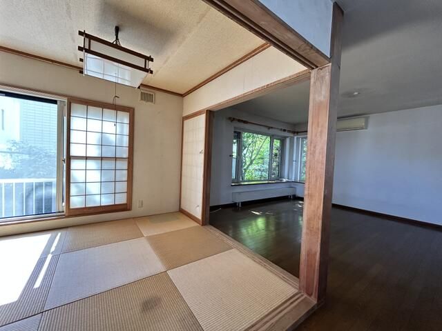 7SLDK Duplex House on 100 Tsubo Land in Sapporo's Nishi Ward - Thumbnail 4