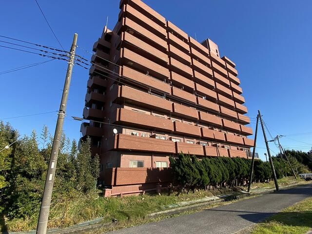 2DK Riverside Apartment with Ocean Views in Shirasato, Chiba - Thumbnail 3