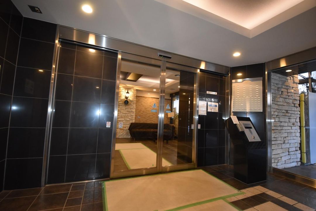 Pet-Friendly 1K Apartment for Sale Near Shin-Okubo Station, Tokyo - Thumbnail 4