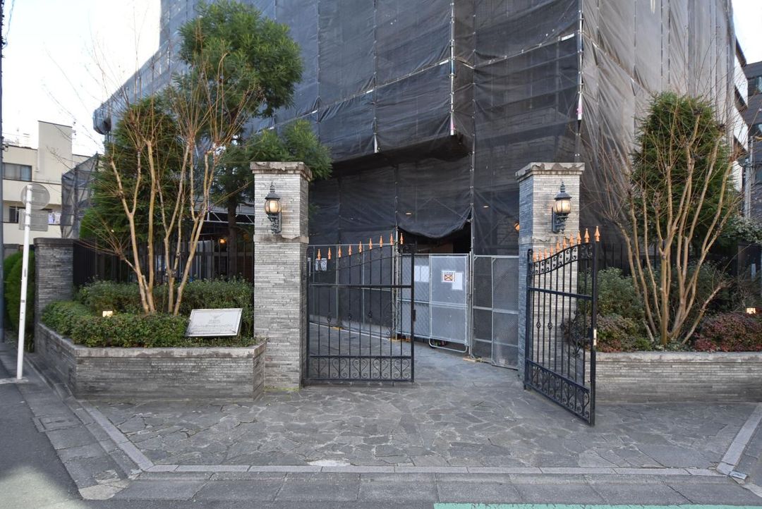 Pet-Friendly 1K Apartment for Sale Near Shin-Okubo Station, Tokyo - Thumbnail 2