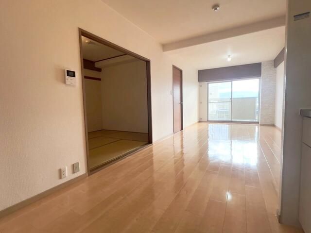 Renovated 3LDK Apartment for Sale in Izumi, Osaka - Thumbnail 2