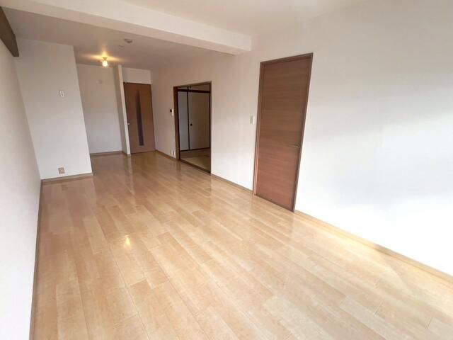 Renovated 3LDK Apartment for Sale in Izumi, Osaka - Thumbnail 4