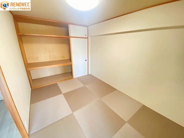 Renovated 2LDK Apartment for Sale in Sakai, Osaka - Thumbnail 4