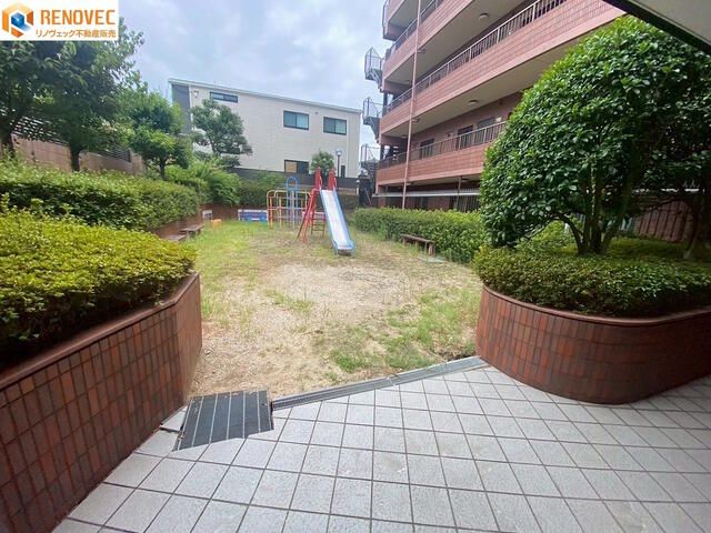 Renovated 2LDK Apartment for Sale in Sakai, Osaka - Thumbnail 2