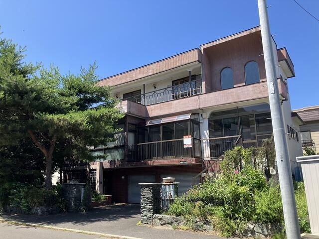5SLDK Detached House with Office Space in Sapporo Minami Ward - Image 1