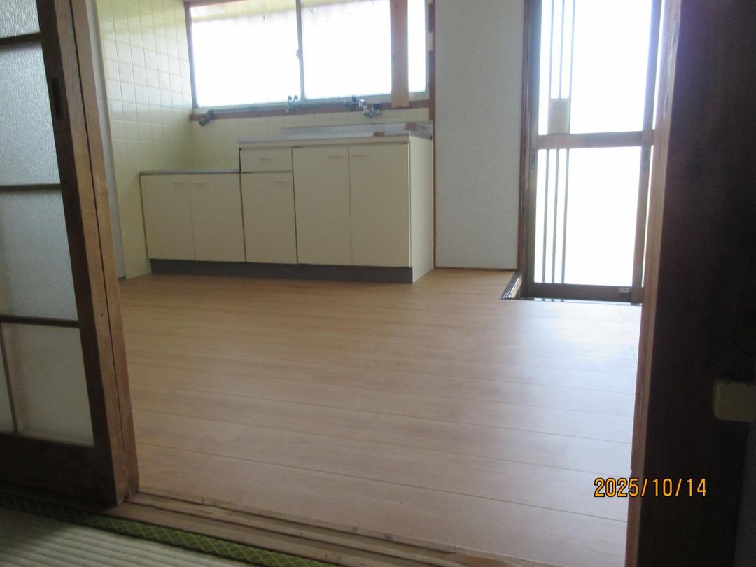 2DK Apartment for Rent in Kashiwara, Osaka - No Deposit, No Key Money - Thumbnail 4