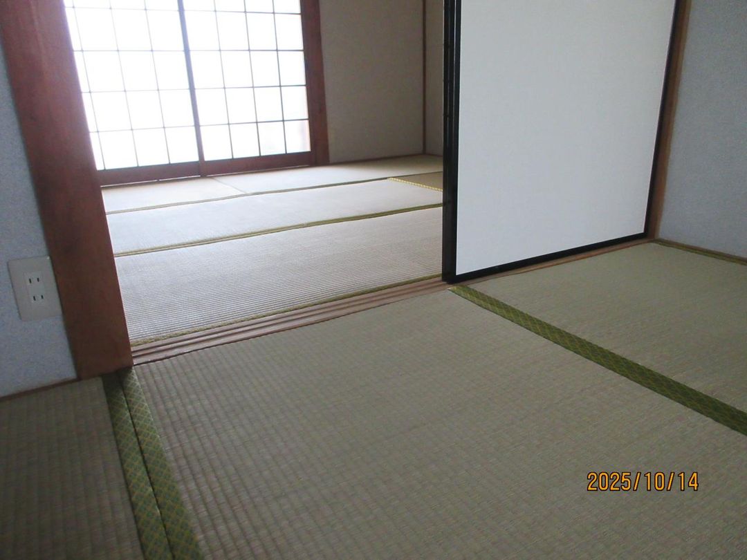 2DK Apartment for Rent in Kashiwara, Osaka - No Deposit, No Key Money - Thumbnail 2