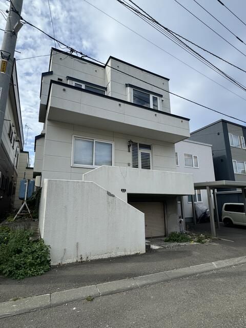 6LDK Family House for Sale in Sapporo's Toyohira Ward - Thumbnail 2