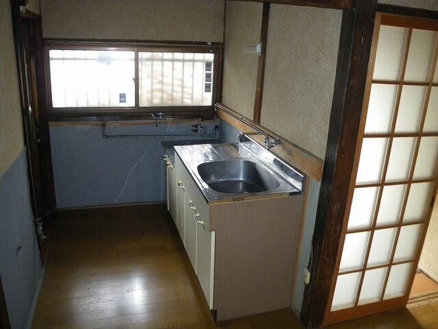 Terrace House for Rent in Suita, Osaka - 1DK Wooden Home - Thumbnail 4