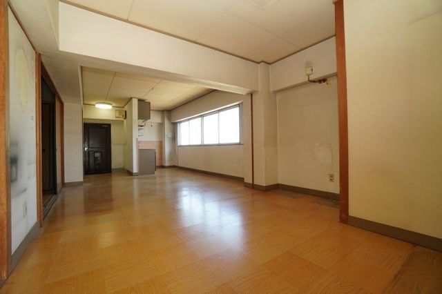 3LDK Apartment for Sale in Moji, Kitakyushu - Thumbnail 4