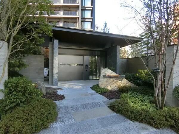 2LDK Apartment in Atlastower Gotanda, Shinagawa, Tokyo - Thumbnail 2