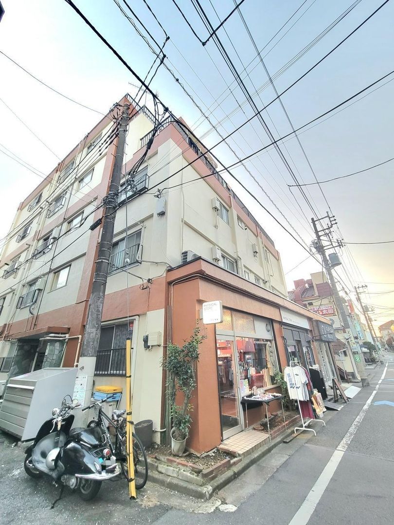 Studio with Mount Fuji View & Roof Balcony in Suginami, Tokyo - Image 1