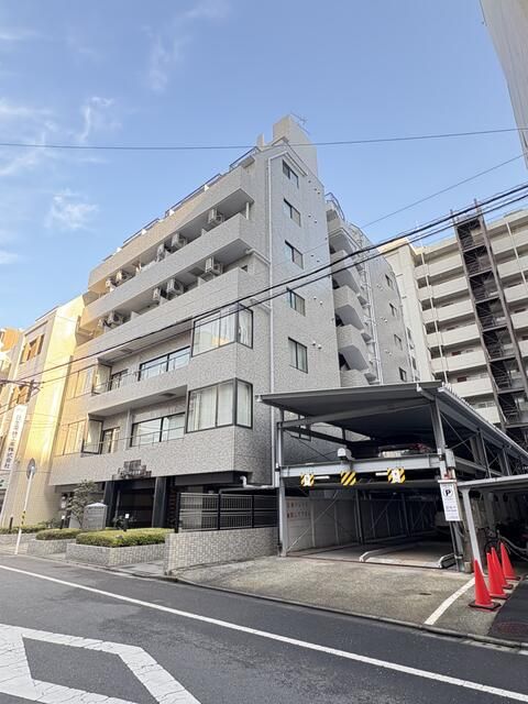 1K Apartment for Sale in Ikebukuro, Tokyo - Dual Sunlight - Image 1