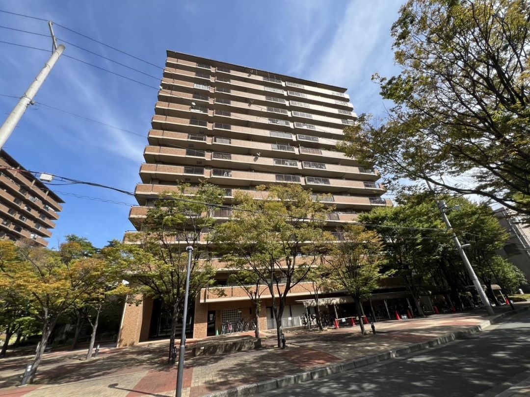 3LDK Apartment for Sale in Osaka Joto Ward with Parking - Image 1