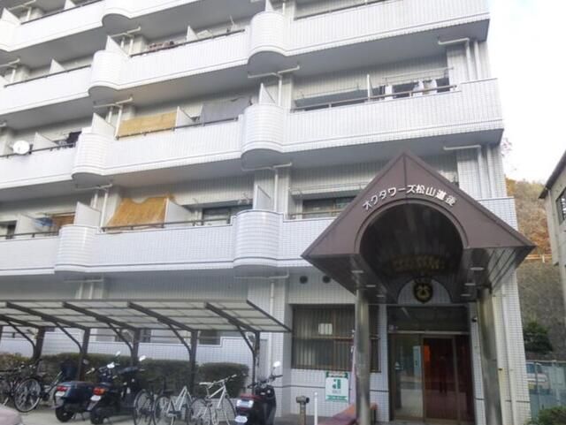 Renovated 1K Apartment for Sale in Matsuyama's Dogo Area - Thumbnail 2