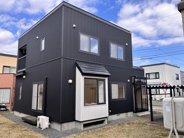 Renovated 4LDK Misawa Home in Sapporo's Uenohoro - Thumbnail 2