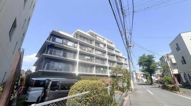 Renovated 2LDK Apartment for Sale in Katsushika, Tokyo - Thumbnail 2