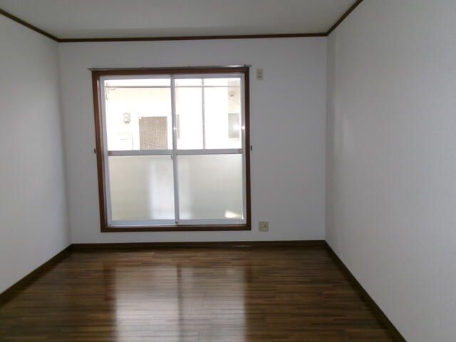 1R Apartment for Rent in Miyakonojo, Miyazaki - 25,000 Yen - Thumbnail 4