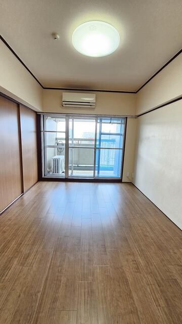 3LDK Apartment for Sale in Higashiyodogawa, Osaka - 980万円 - Thumbnail 2