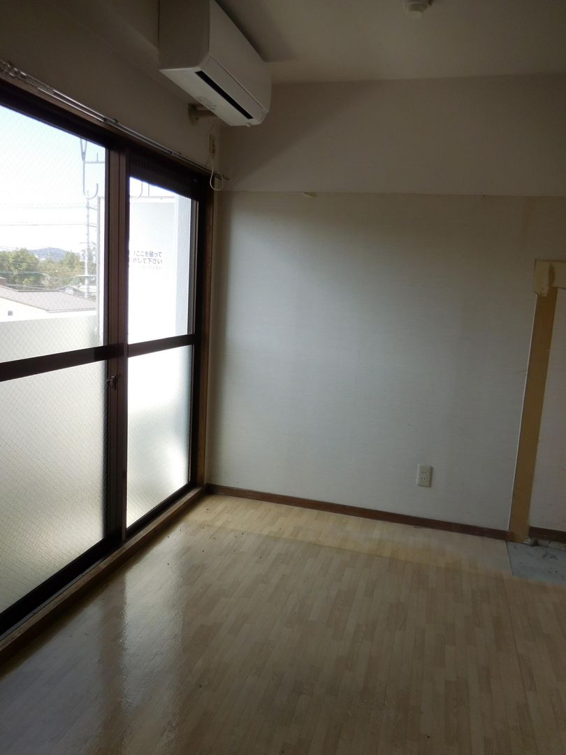 1K Apartment for Rent in Tsuyama, Okayama - 15,000 Yen - Thumbnail 4
