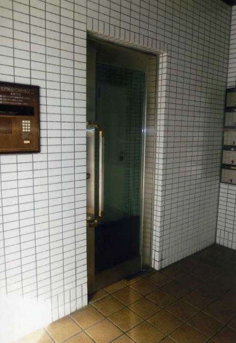 1K Apartment for Rent in Tsuyama, Okayama - 15,000 Yen - Thumbnail 2