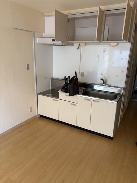 Osaka Yodogawa Studio Apartment for Rent Near Shin-Osaka Station - Thumbnail 3