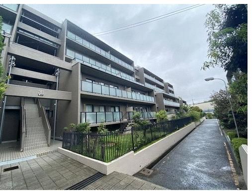 Renovated 3LDK Apartment for Sale in Ibaraki, Osaka - Thumbnail 3