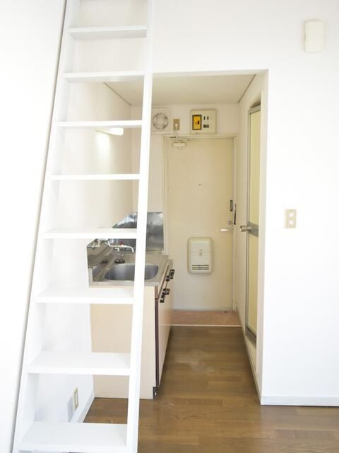 Loft Apartment for Rent in Ome, Tokyo | 12.49 sqm 1R - Thumbnail 3