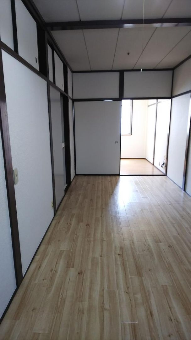 1SLDK Apartment for Rent near Asashio Bridge Station, Osaka - Thumbnail 2