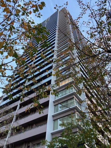 3LDK Luxury Condo in Minato's Shibaura with Tokyo Tower Views - Thumbnail 3