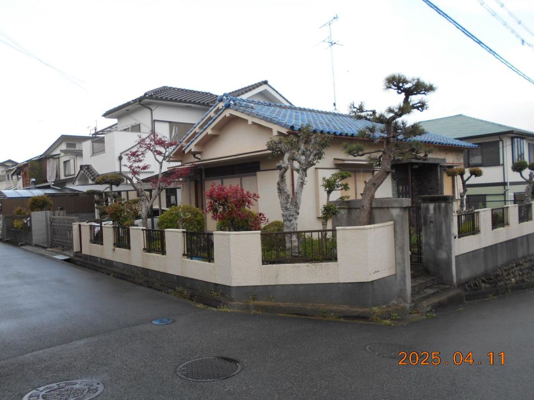 3DK Corner Plot House for Sale in Kawachinagano, Osaka - Thumbnail 2