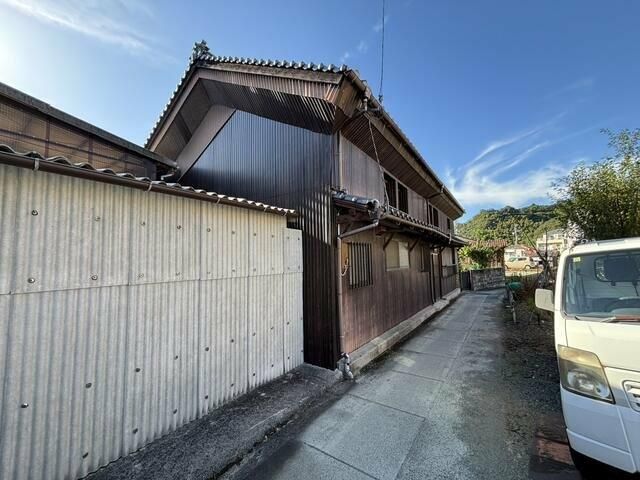 1926 2DK House for Sale in Yawatahama, Ehime Prefecture - Thumbnail 2